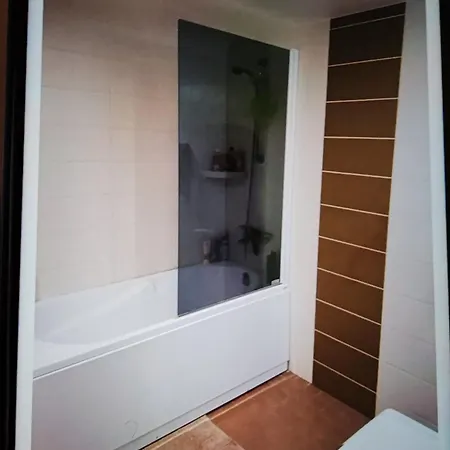 Privatunterkunft To Rent In Shared *